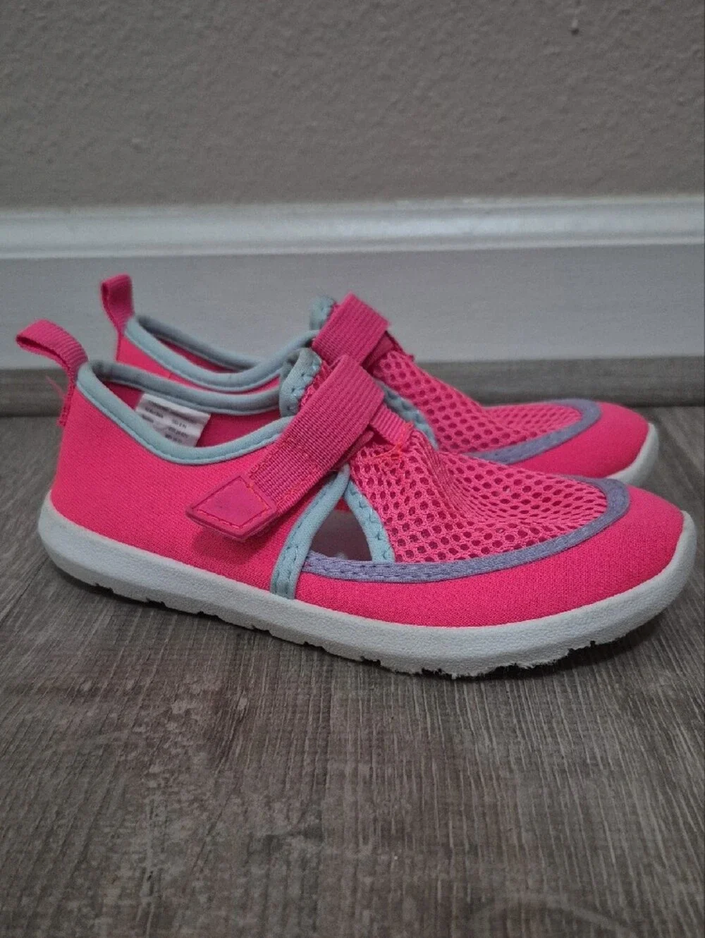 wonder nation Hot Pink Mesh Water Shoes with Gray Trim